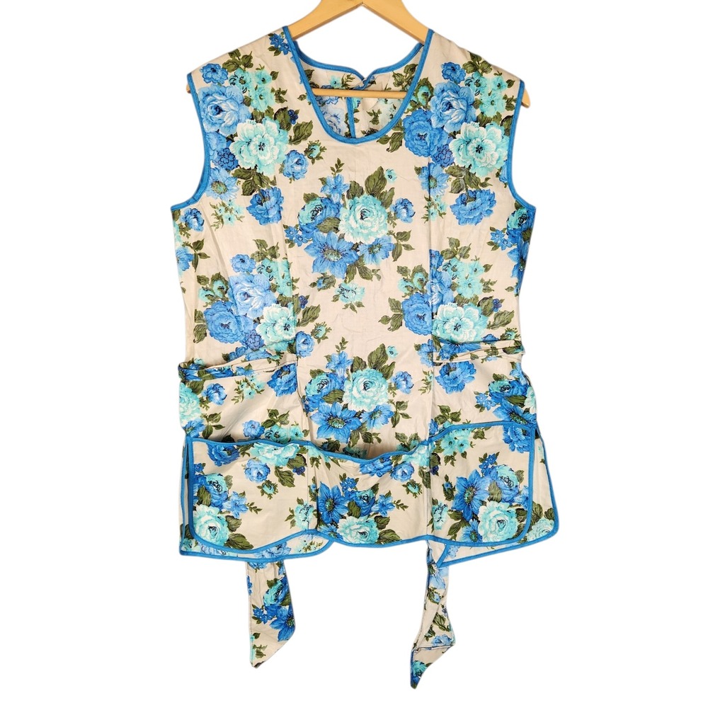 Vintage 50s 60s Floral Apron Tabard One Size Blue Rose Print Side Tie Pockets